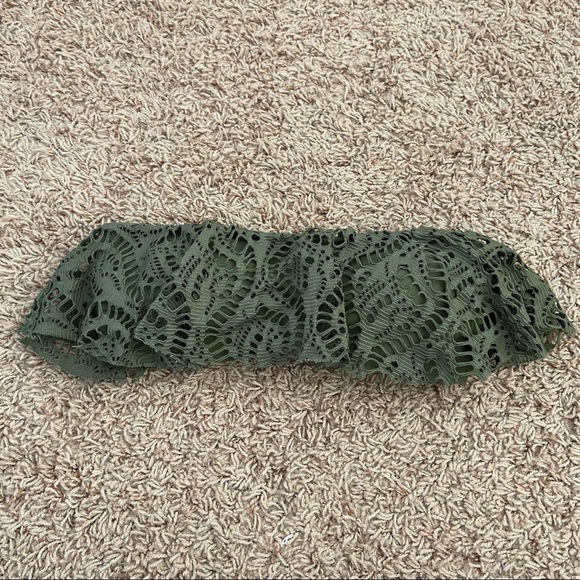 Flouncy Aerie Bandeau bikini top - Picture 1 of 4